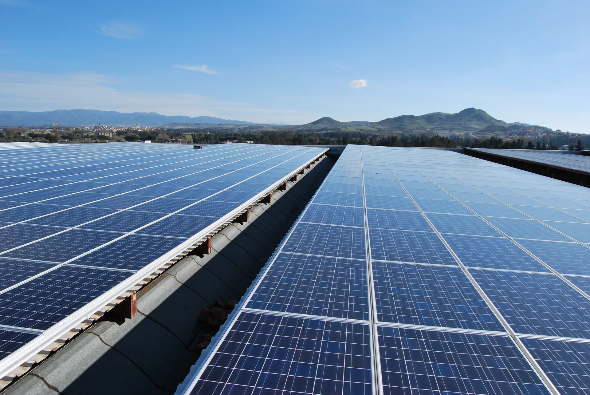 Impianto fotovoltaico industriale documentato nell’archivio Power Ras